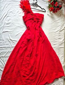 Red Feathered Gown🎀❤️🦋