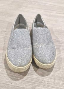 Carlton London Silver Neakers