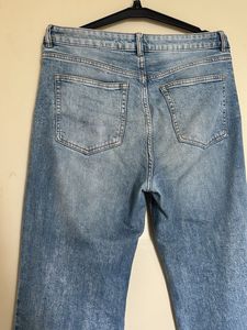 H&amp;M STRAIGHT FIT JEANS