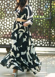 Top And Log Heavy Skirt Set