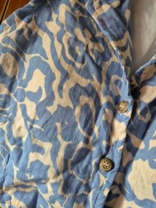 Blue &amp; White Sleeveless Button-Up