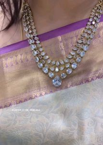 Parinika Ad Neck Set