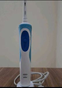 BRAUN  - Oral B Vitality Electric Toothbrush