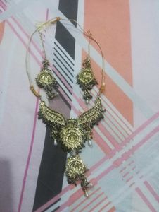 Elegant Indian Jewelry Set