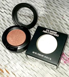 Mac Eyeshadow (Veluxe Pearls)✨