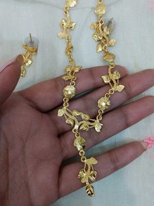 Golden Floral Necklace Set