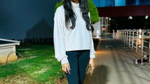 Ribbed Mock Neck Top