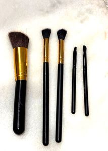 Rose Pouch With Free Makeup Brushes