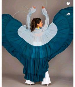 New Stayle Beautiful Women Gown Sireak
