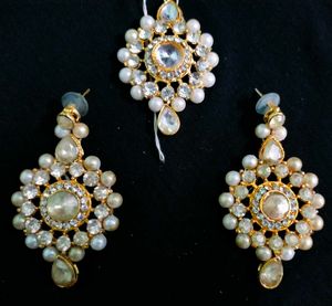Maangtika with earrings