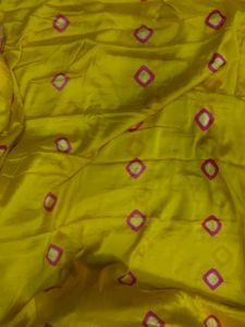 Saree With Rani Colour Flower Yellow Colour Saree Chiffon Febric New But Without Tags And Not Worn Once #saree #chiffon