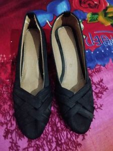 BLACK BELLY Size 6