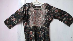 Women Ethnic Kurta Set