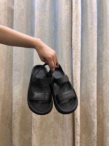 BLACK KOREAN SANDALS