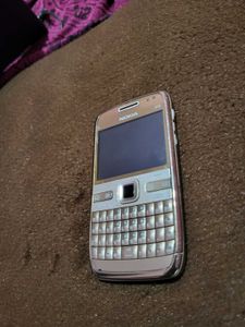 Nokia E72 Gold Edition