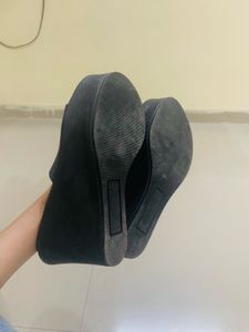 DressBerry Black Shimmer Wedges