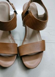 Bata Wedge With Box And Tag