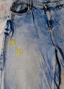 Light Wash Graphic Jeans