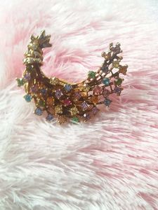 Very Preety Sari Pin With Colourful Stone.