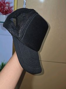 UNISEX BLACK CAP