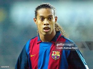 BARCELONA 2004/05 home Ronaldinho football jersey