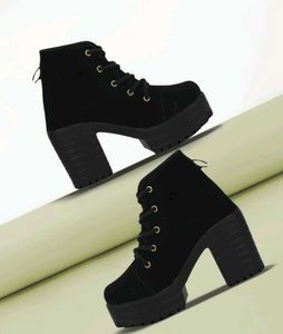 Black Aesthetic Boots 👢
