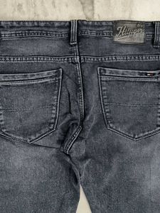 Tommy Hilfiger Stylish Dark Wash Denim Jeans