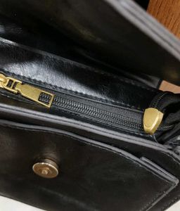 Diva Dale Sling Bag