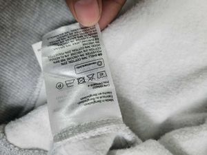 H&amp;M Solid Grey Relaxed Fit Hoodie Unisex