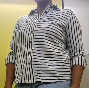 Levi&#39;s Black and White Striped Shirt