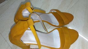 Women&#39;s Yellow Sandals UK Size -4
