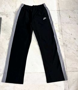 NIKE STRAIGHT FIT BLACK GREY TRACKPANTS L(32-34)