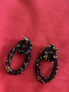 Stylish Black And Gold Earrings