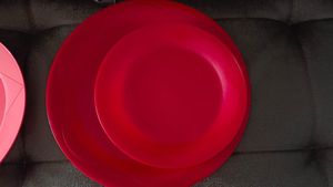 Tupperware dinner and breakfast plates