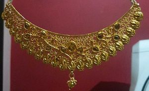 Vintage Gold-Toned Floral Necklace