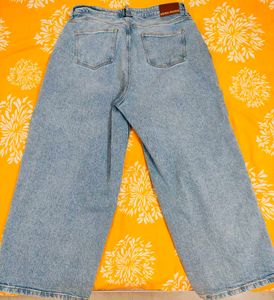 Vero Moda Jeans with white pearls.