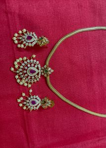 Elegant Gold Pendant Necklace
