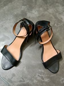 Black High Heel 👠