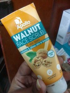 Apollo Walnut Face Scrub