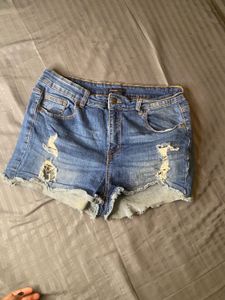 denim shorts+ black cutout shirt