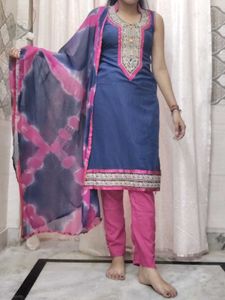 Kurta Set With Chunni