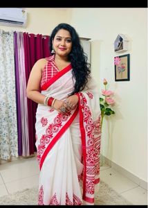 Elegant Red &amp; White Saree with padded blouse