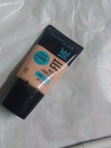 Maybelline Fit Me Foundation &amp; MAC Eyeliner