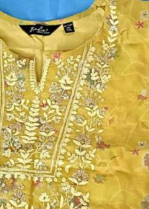 Floral Embroidered Kurta