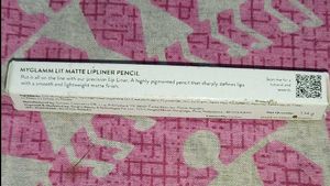 Myglamm LIT matte Lipliner Pencil