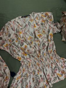 clinched waist floral top