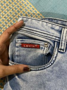 levi’s light blue jeans