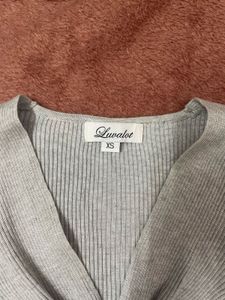 Gray Twist Front Long Sleeve sweater