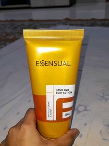 Modicare Essensual Body lotion