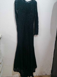 Elegant Black Lace Gown Partywear